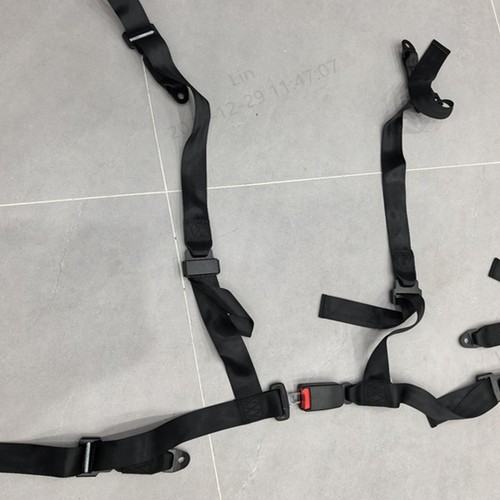 Point black car racing - black,